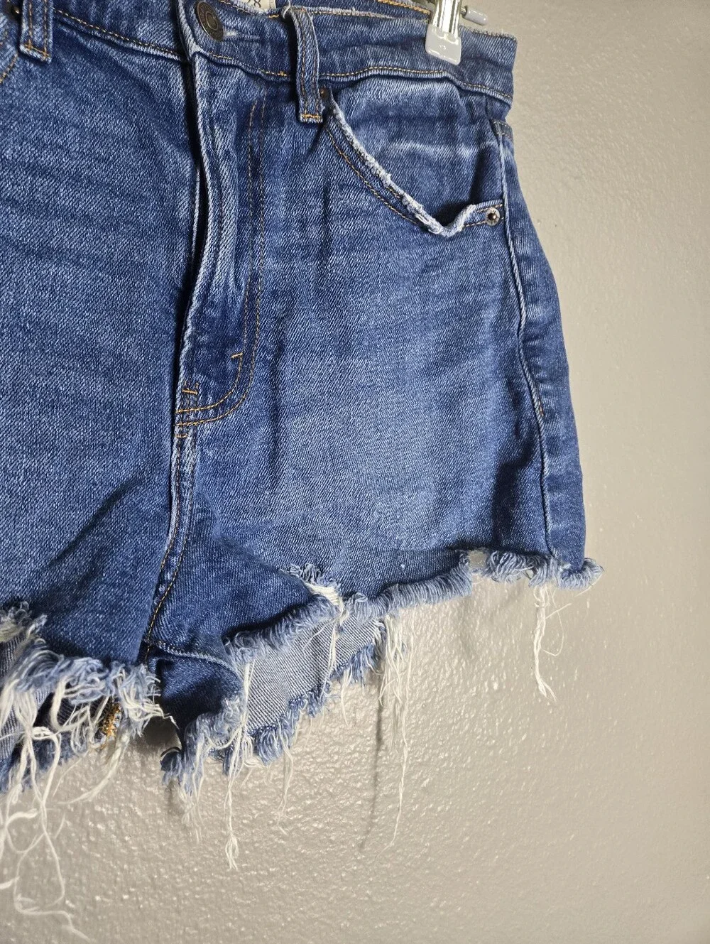 Abercrombie & Fitch good 13